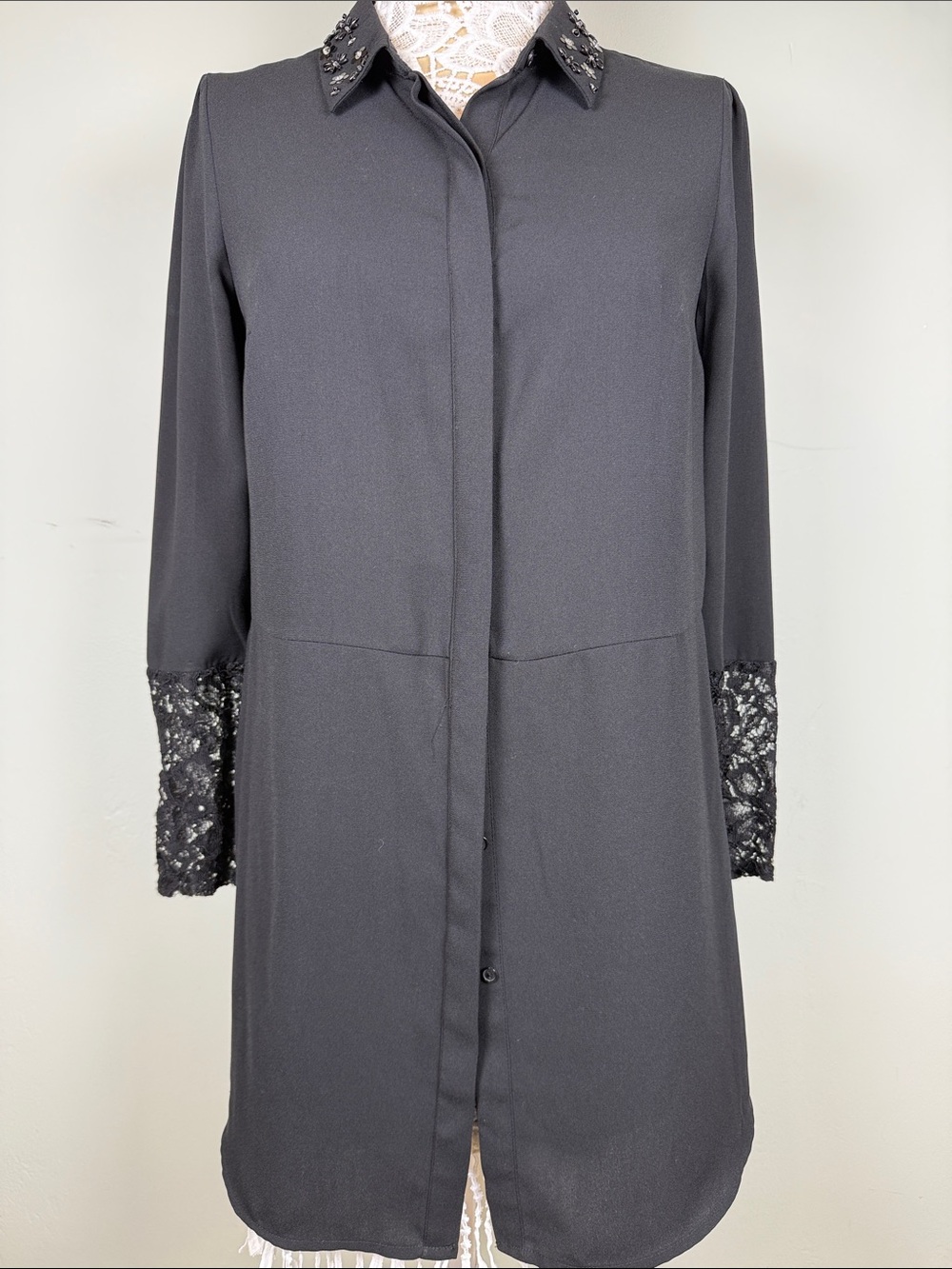 ELLE Whimsigoth Beaded Collar Lace Blouse Top Split Hem Black Size Small EUC
